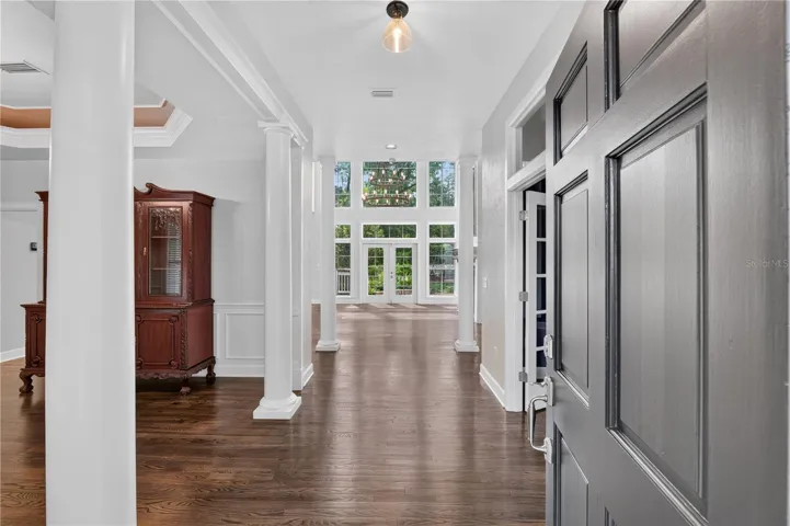 FORMAL FOYER ENTRY