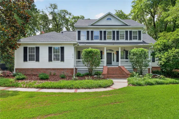 STUNNING SOUTHERN LIVING HOME IN HAILE PLANTATION, ALBURY ROUND