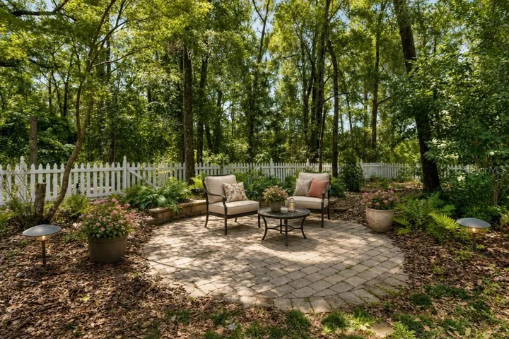 2ND COURTYARD AREA TO BACK OF PROPERTY