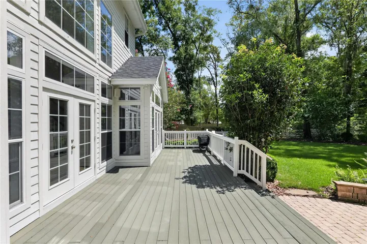 EXPANSIVE DECK NEWLY REFURBISHED
