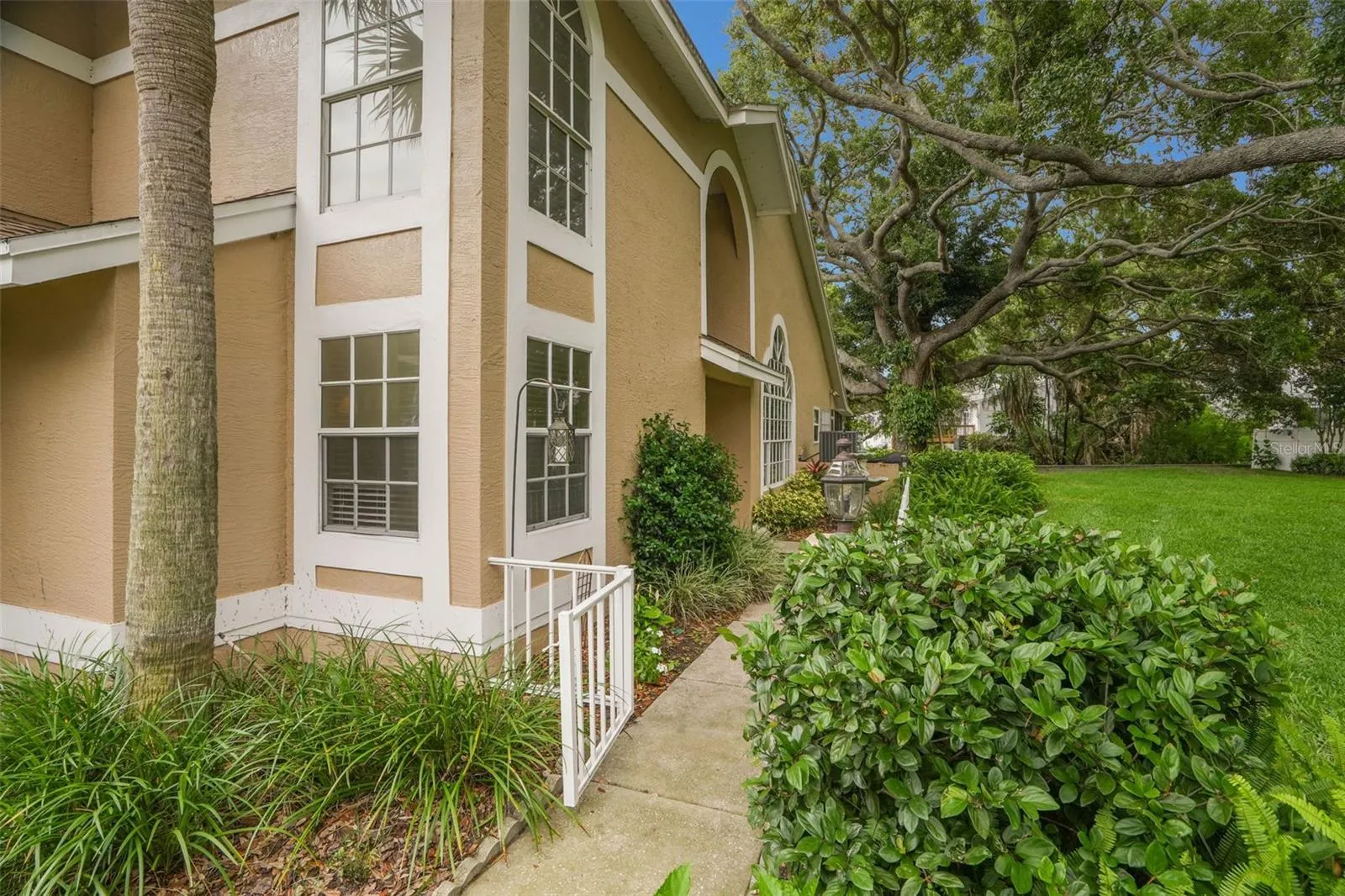 Corner unit with private courtyard