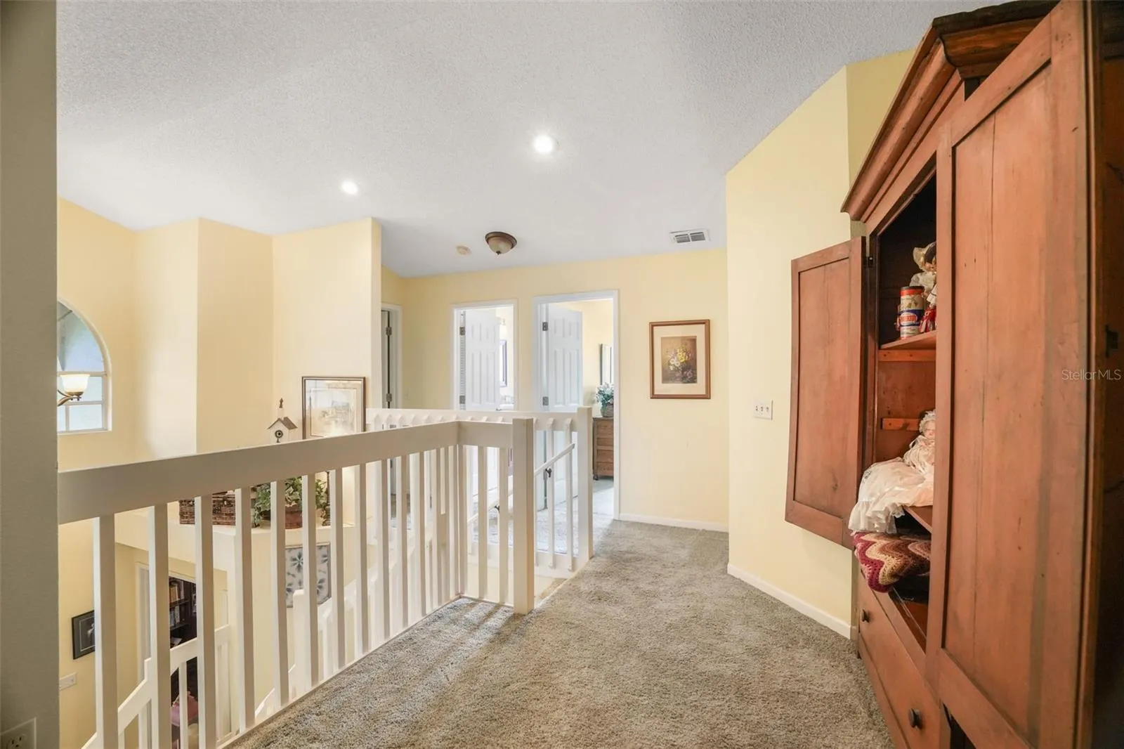 Loft that is open to the downstiars area