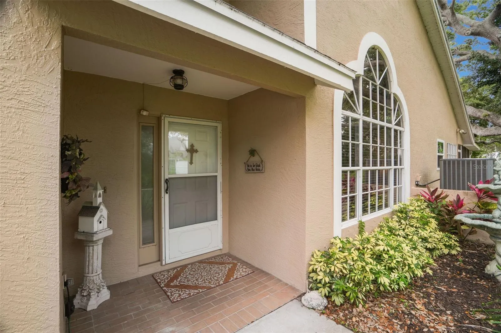 Private entrance with courtyard