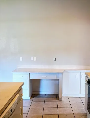 Kitchen - Built-in Desk