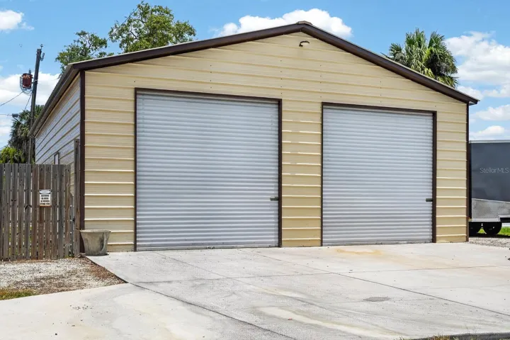 Detached garage/shop