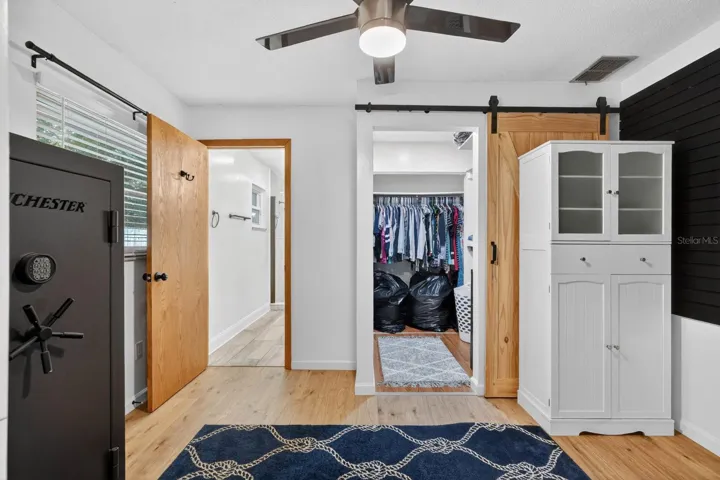 Master bath/closet