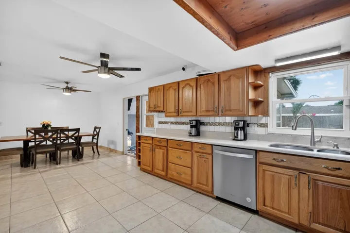 Kitchen/dining combo