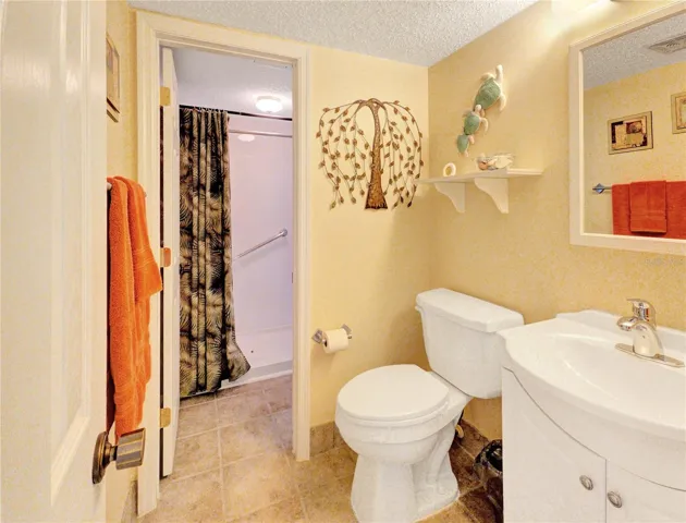 Primary 1/2 Bath
