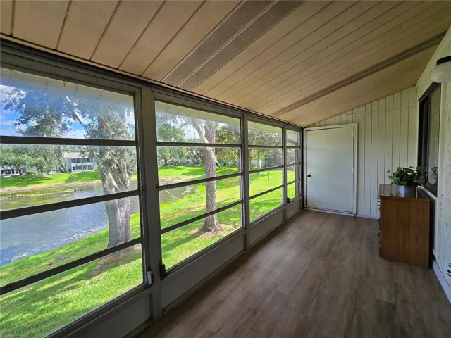 Enclosed Lanai w/views of Lake Sparkle