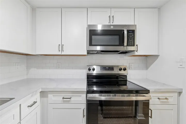 Kitchen New cabinets and applainces