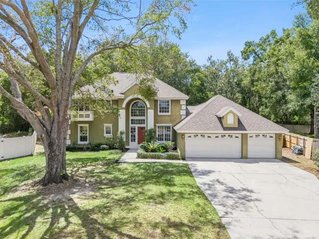 3 car garage and huge driveway