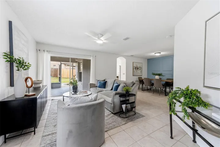 Front entry / Foyer