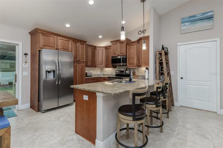 Kitchen with breakfast bar
