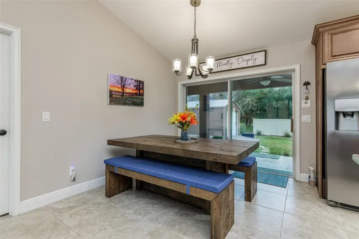 Eat-in kitchen area