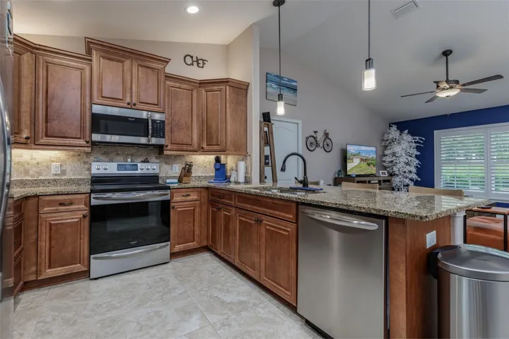 Upper and lower cabinet lighting!