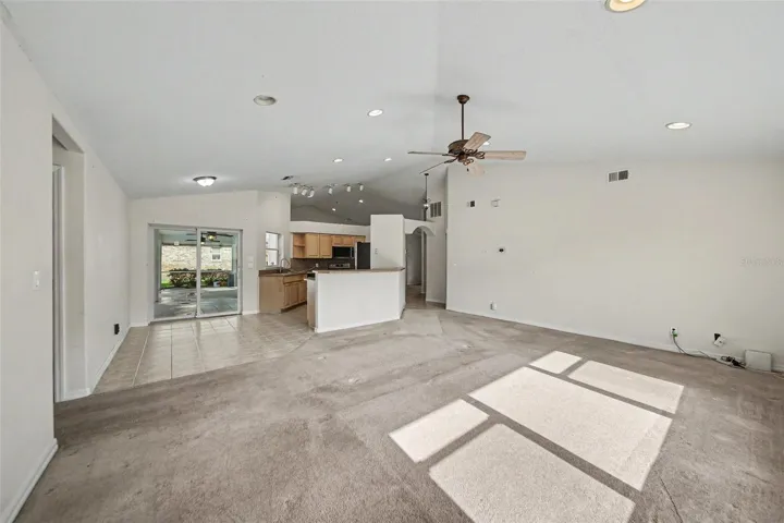 Open floor plan with family room and kitchen and breakfast nock