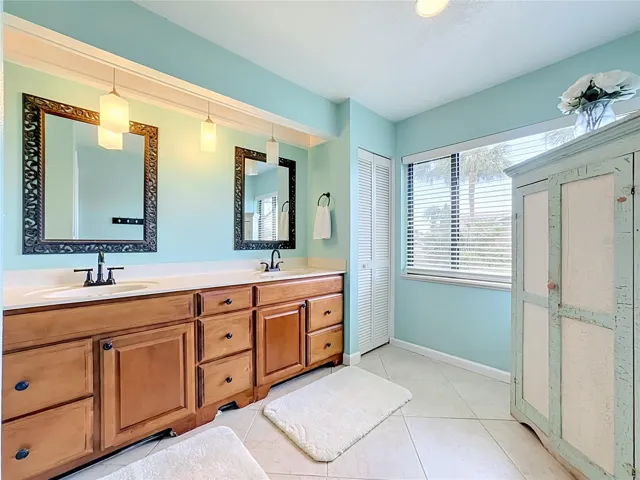 Primary ensuite with two vanities