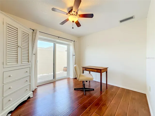 Flex room with access to the garden lanai
