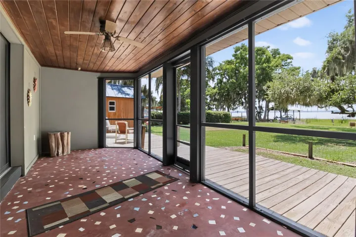 Screen porch