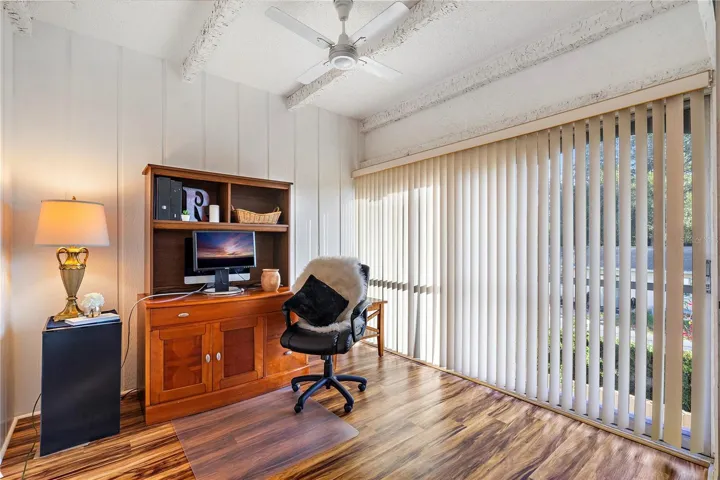 Slider glass doors behind the blinds