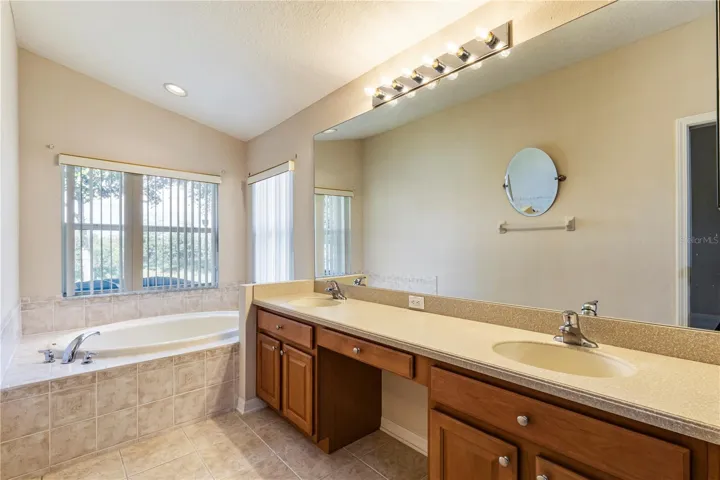 Master En Suite Bathroom