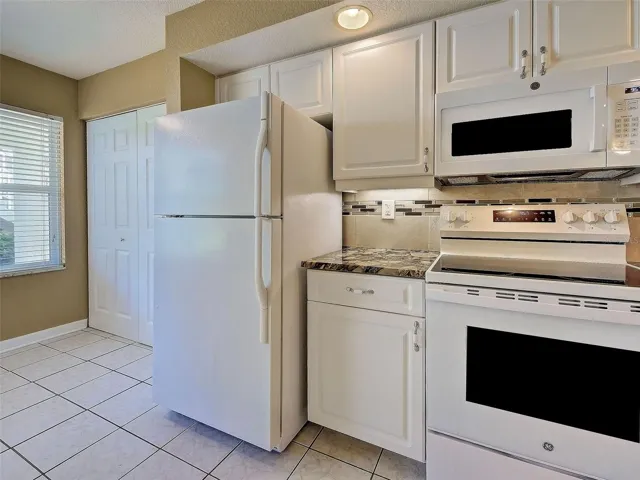 Kitchen, Front Window, Breakfast Nook