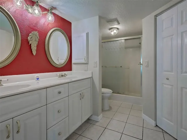 Double vanity, step-in shower