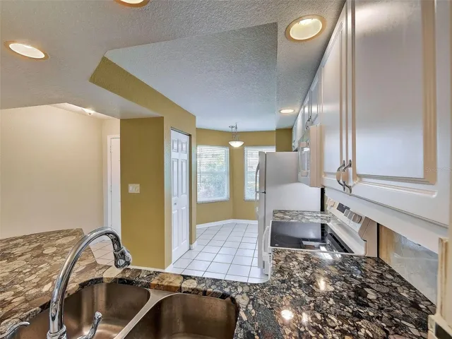 Kitchen, entry on left
