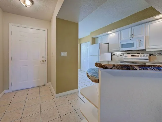 Front Door - Kitchen to Ruight