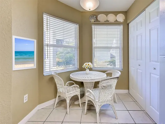 Breakfast Nook - Staged