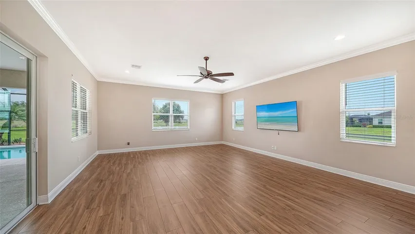 Bonus-Media Room