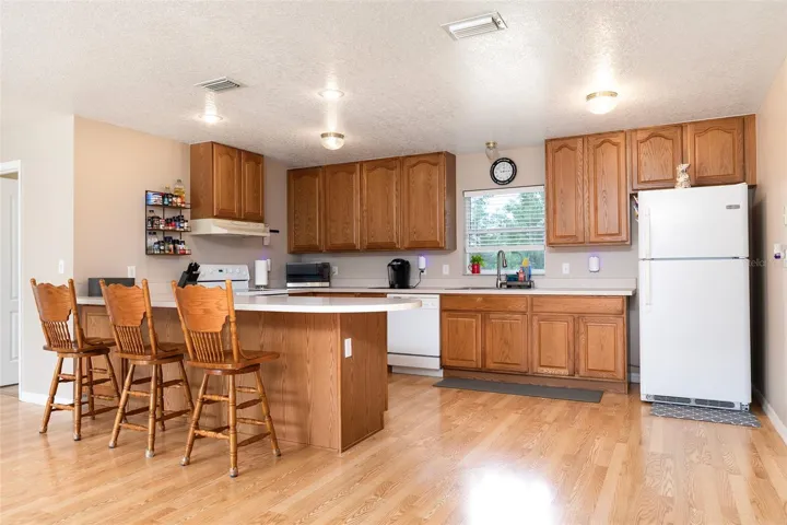 Kitchen & Dining (Detached In-Law Suite)