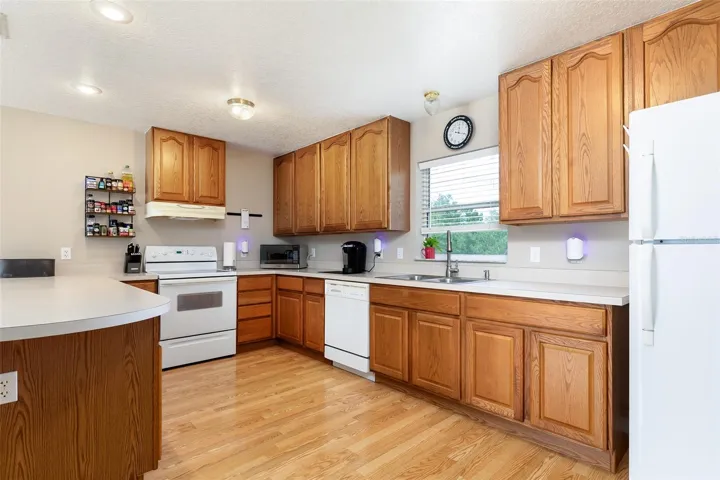 Kitchen (Detached In-Law Suite)