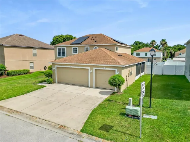 Plenty of parking !! 3 car garage space and double the Driveway!