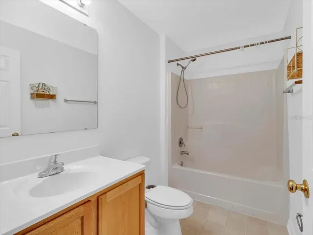 Full Guest Bathroom, Upstairs