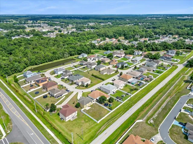 Close to everything in North Lakeland, I-4 , I-75 access, Shopping malls, Restaurants,  Sam's Club, Fitness, Fishing lakes, Etc!