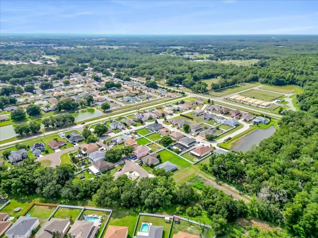 N Lakeland Community, minutes from shopping, dining, schools, Medical & More!