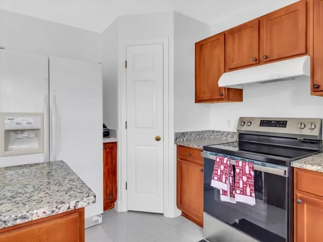 New Range, Spacious Kitchen