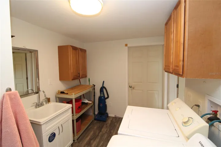 Apartment bathroom/laundry room