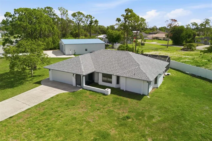 Florida Dream Home   Features 3 Bedroom, 2 Bath, 2 Car Garage Pool Home on 3 Lots with a Huge Detached Garage/Metal Building that boost over 2400 sf under air, with separate furnished apartment....