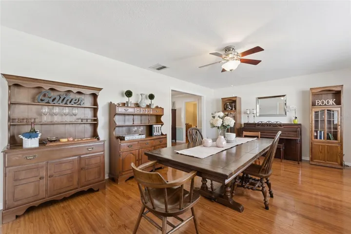 Formal Dining Room/Flex Space