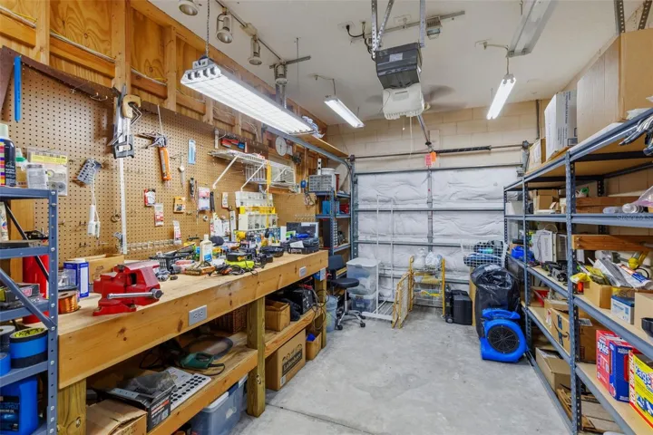 Workshop w. A/C, Workbench, Fans