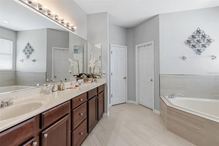 Large Primary Ensuite Bath