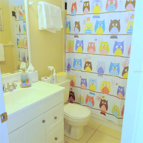 BATHROOM 2
