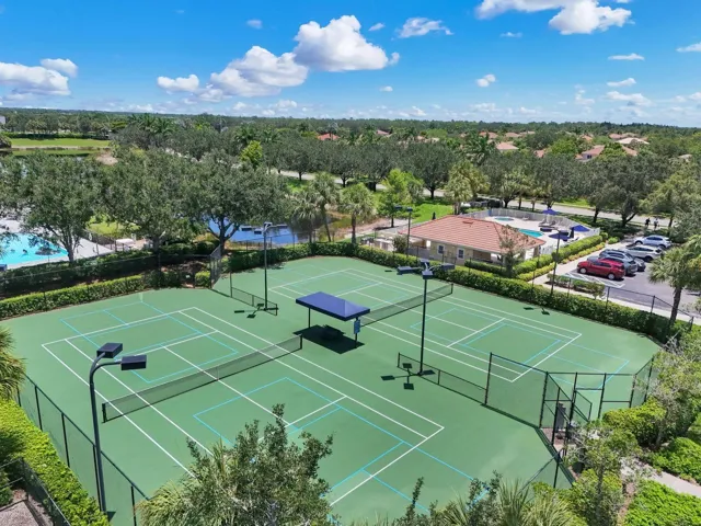 Pickleball/Tennis Courts - Groves at OB