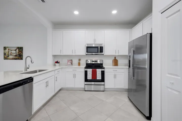 42" Cabinets & Stainless Steel Appliances!