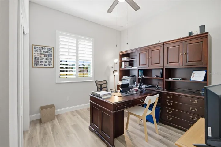 Front bedroom / office