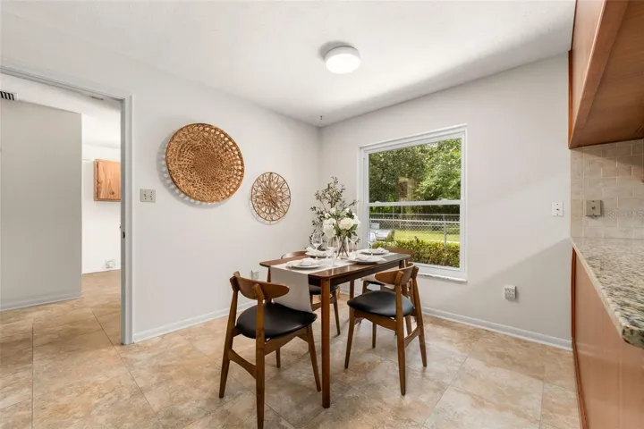 Eat-In Kitchen