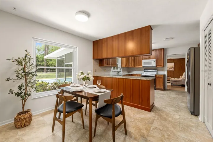 Eat-In Kitchen