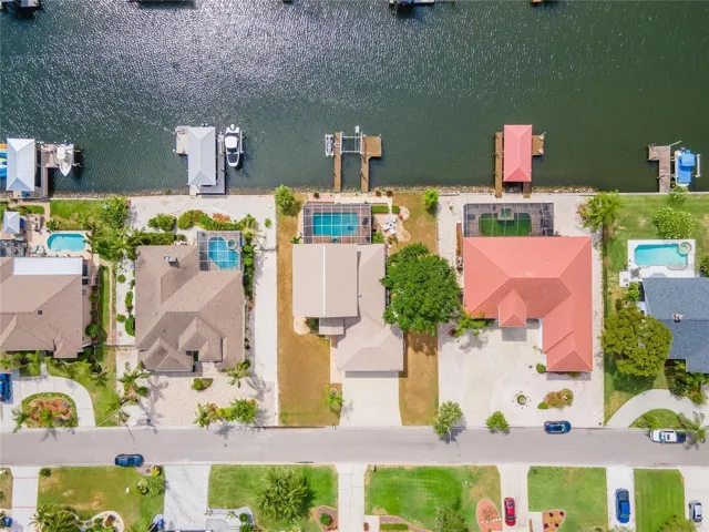 100' x 125' of WaterfrontParadise